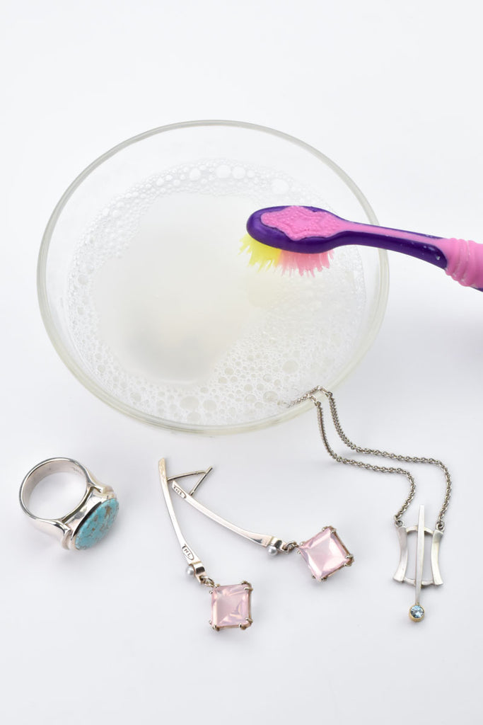 The best way to clean your jewelry!